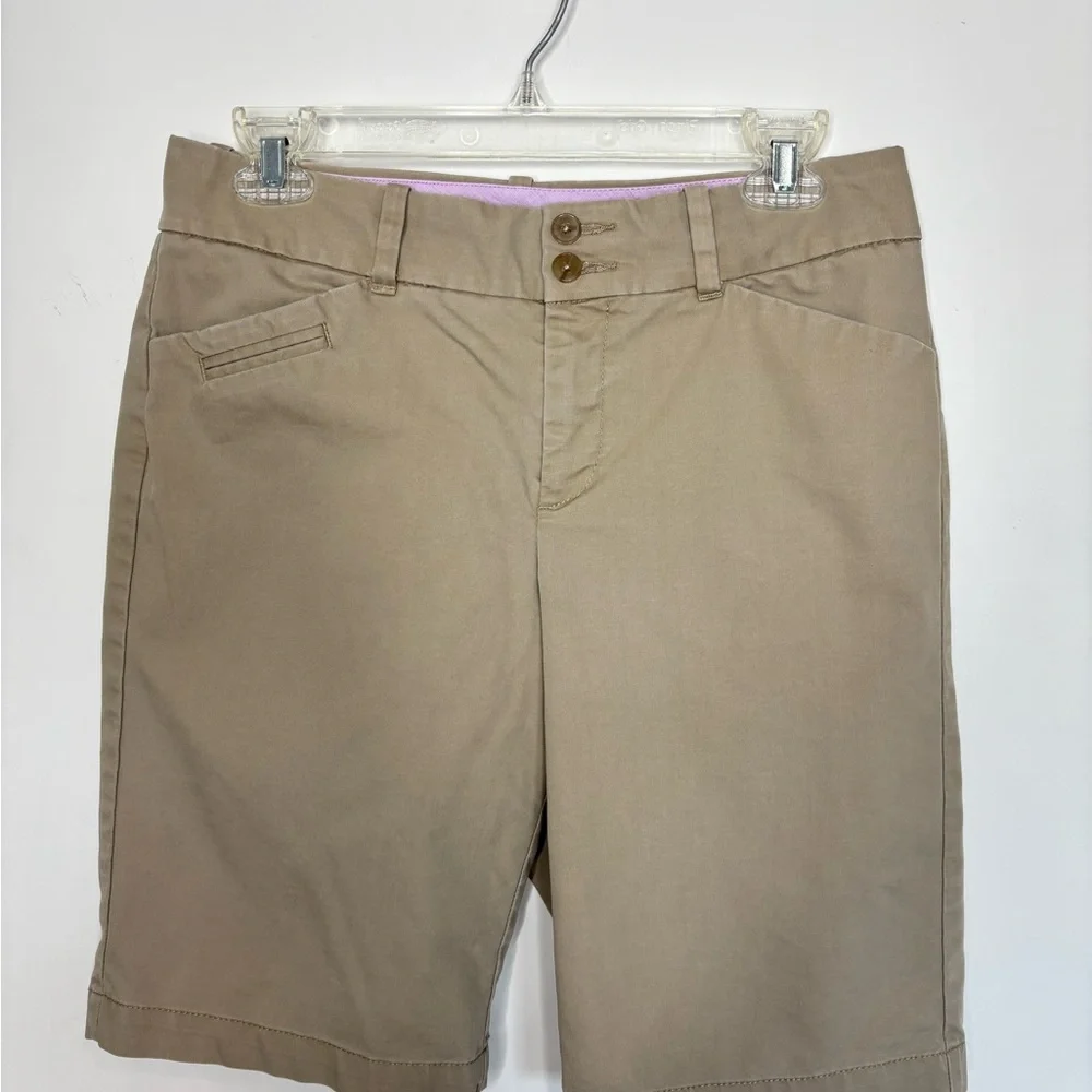 BN9 Dockers Women's Tan Bermudas Khaki‎ Shorts size 6 Casual Chic Timeless